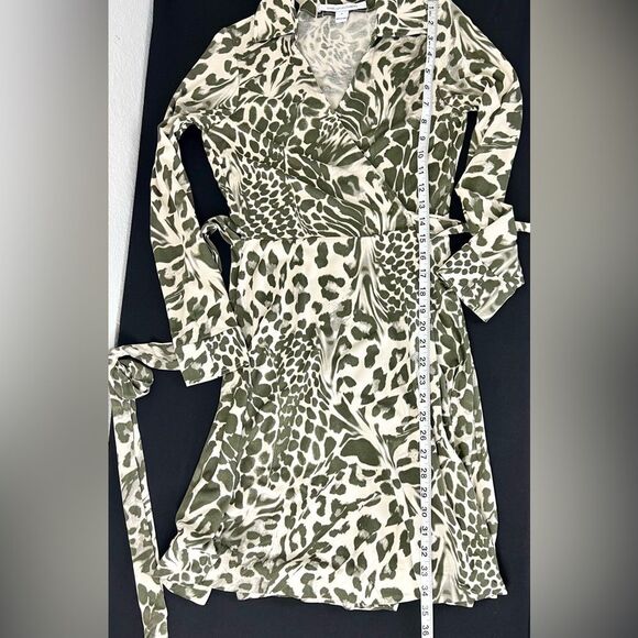 Diane Von Furstenberg Silk Animal Print Long Sleeve Wrap Dress - Picture 12 of 13